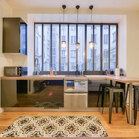 Modern 15 Mn Walk To Arc De Triomphe *