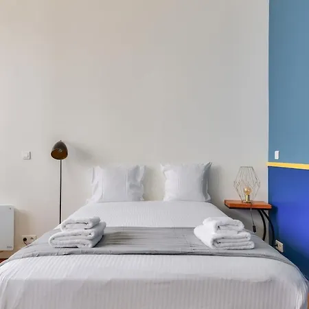 Modern 15 Mn Walk To Arc De Triomphe