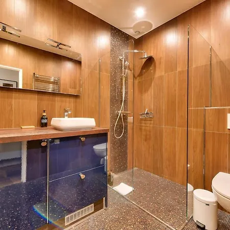 Modern 15 Mn Walk To Arc De Triomphe