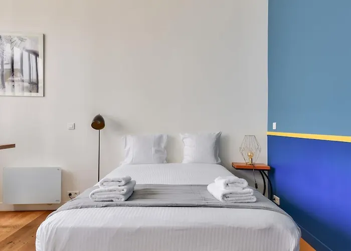 Modern 15 Mn Walk To Arc De Triomphe