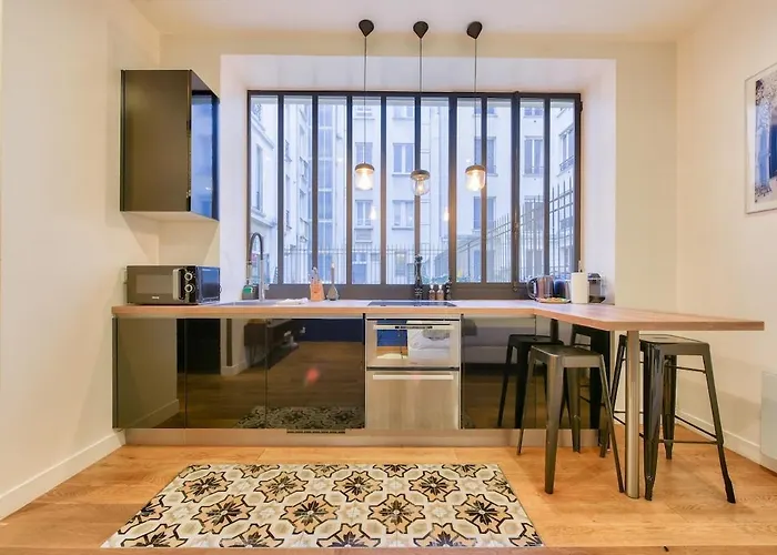 Modern 15 Mn Walk To Arc De Triomphe *