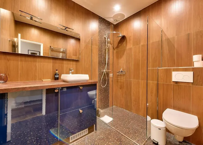 Modern 15 Mn Walk To Arc De Triomphe