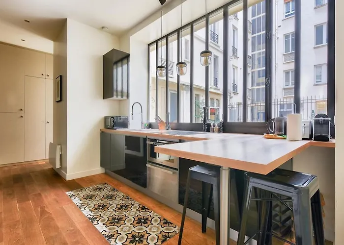 Modern 15 Mn Walk To Arc De Triomphe パリ